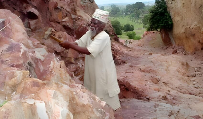 the mountain man of India - Dasrath Manjhi